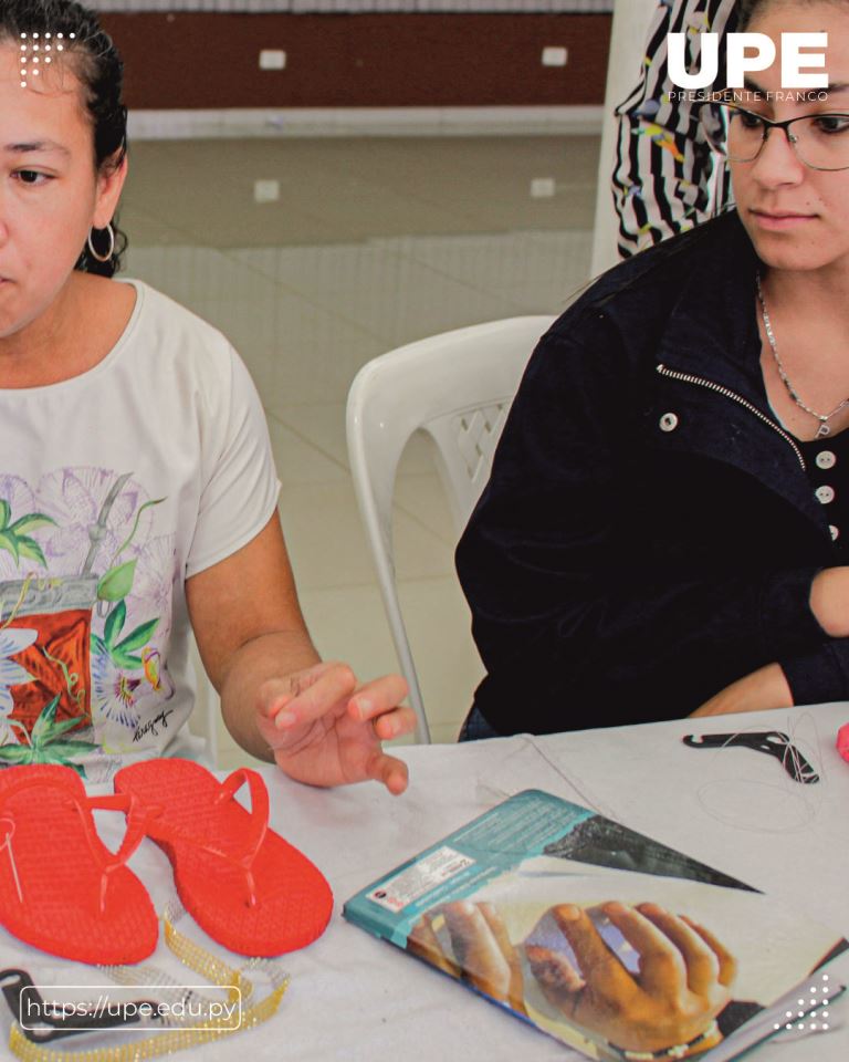 Bordado de Zapatillas: Curso Taller en la UPE 